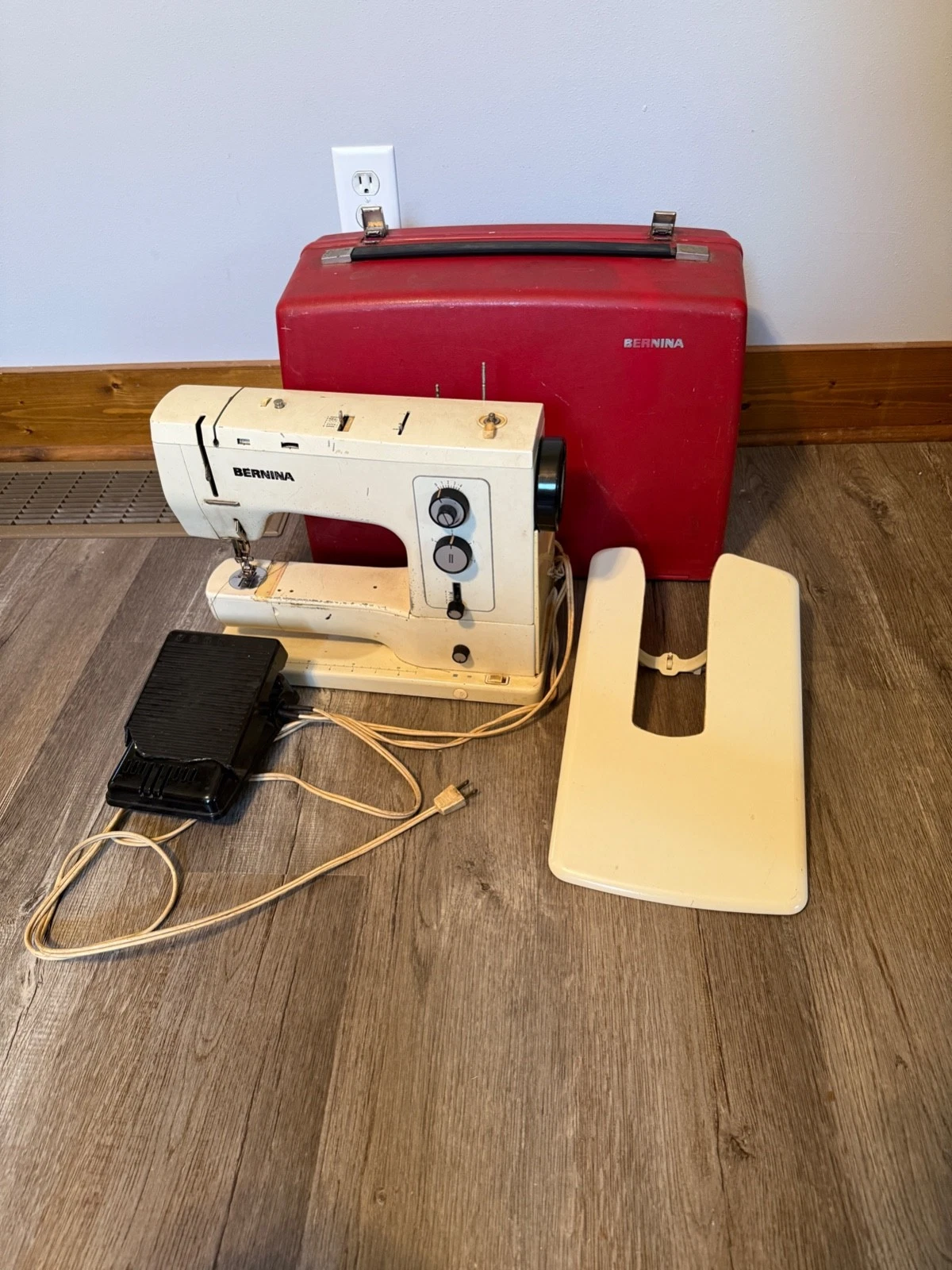 Bernina Record 830 - Refurbished