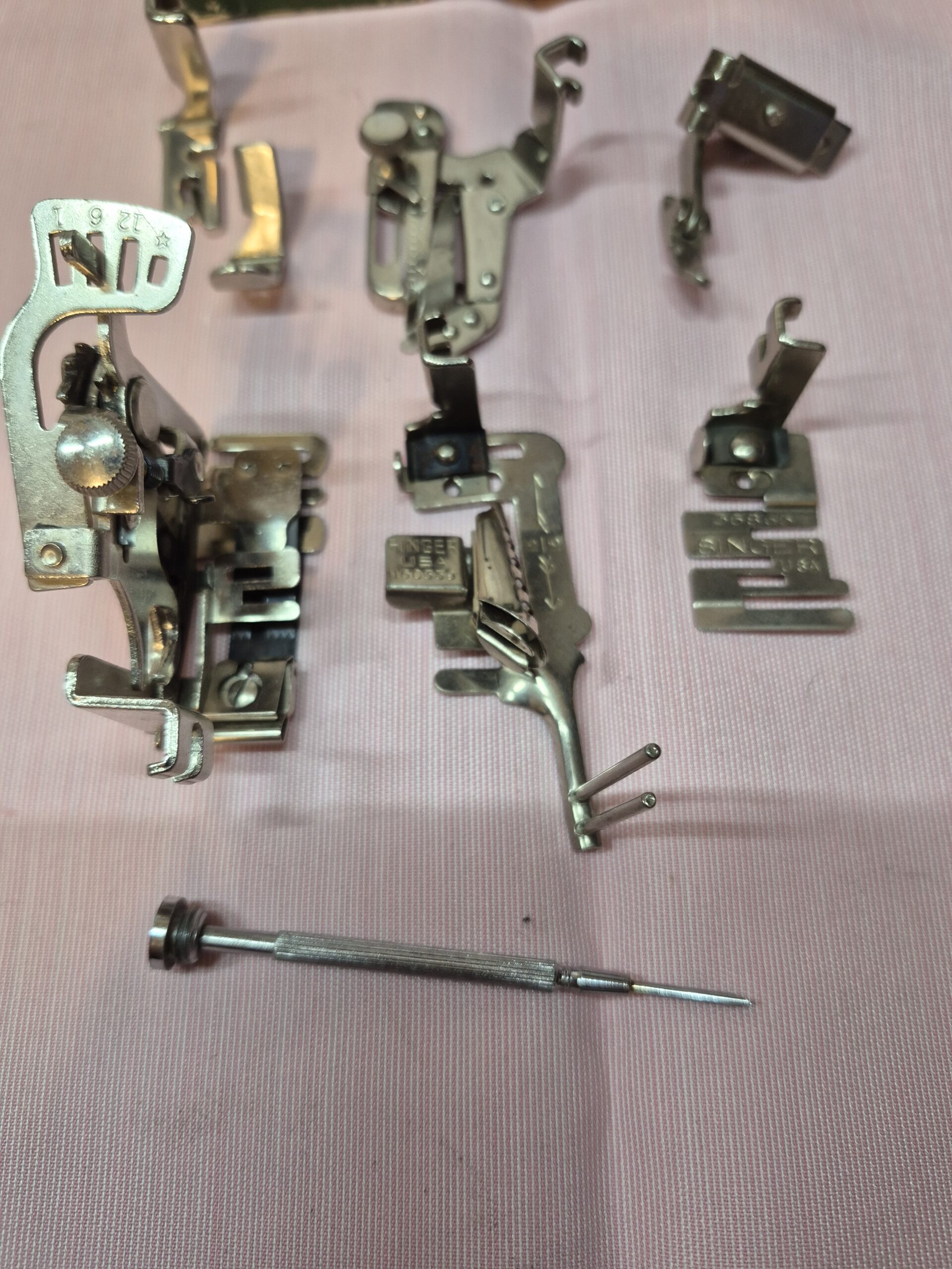 Singer Sewing Machine Attachment Set -121903 - Image 5
