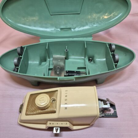 Singer VIntage Buttonhole Attachment w/Green Plastic Box - 489500 489510