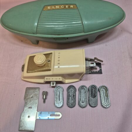 Singer Buttonholer No. 489500 with 5 Templates & Plastic Oval Box