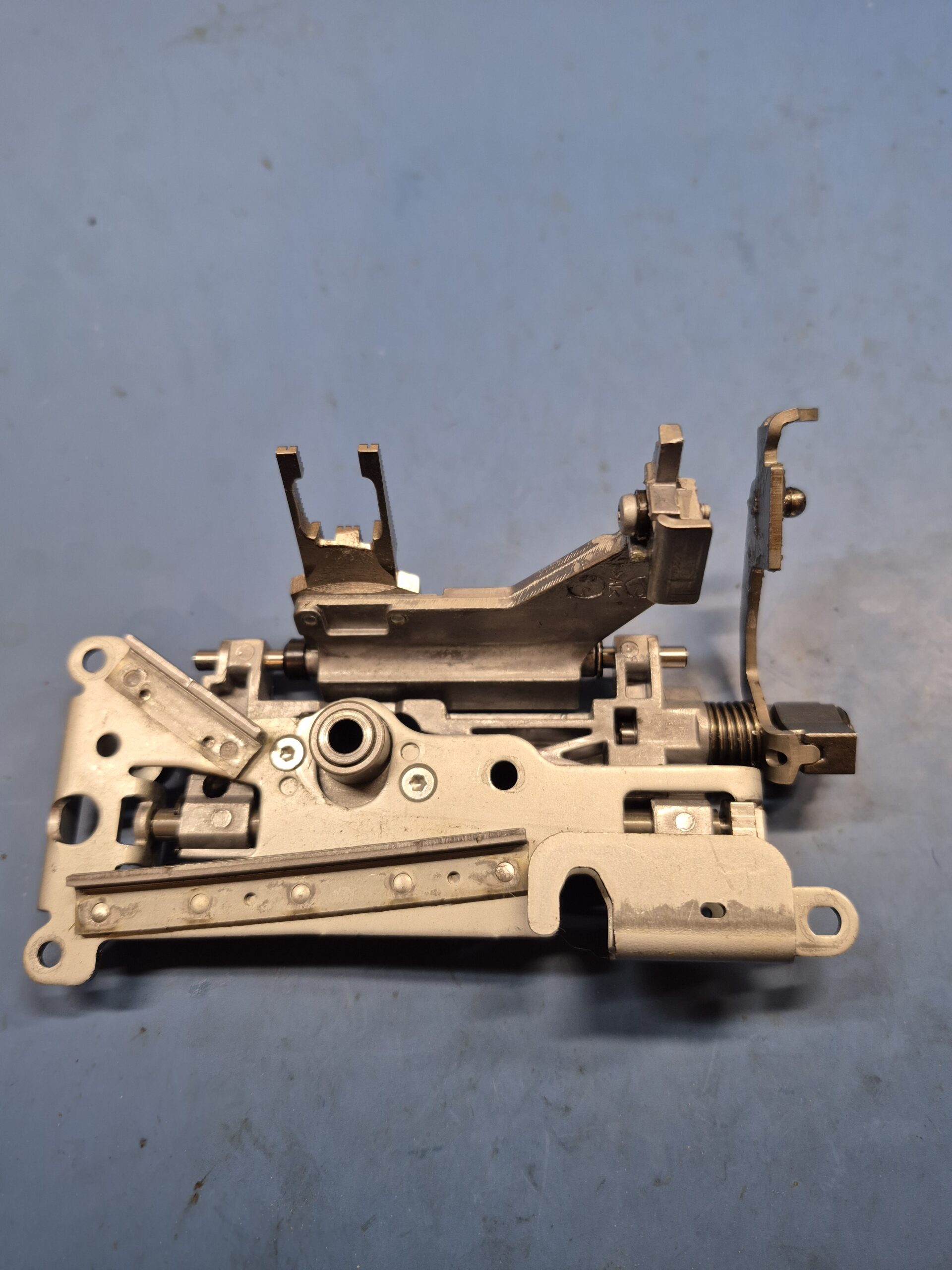 Bernina 430/440QE Feed Dog Assembly