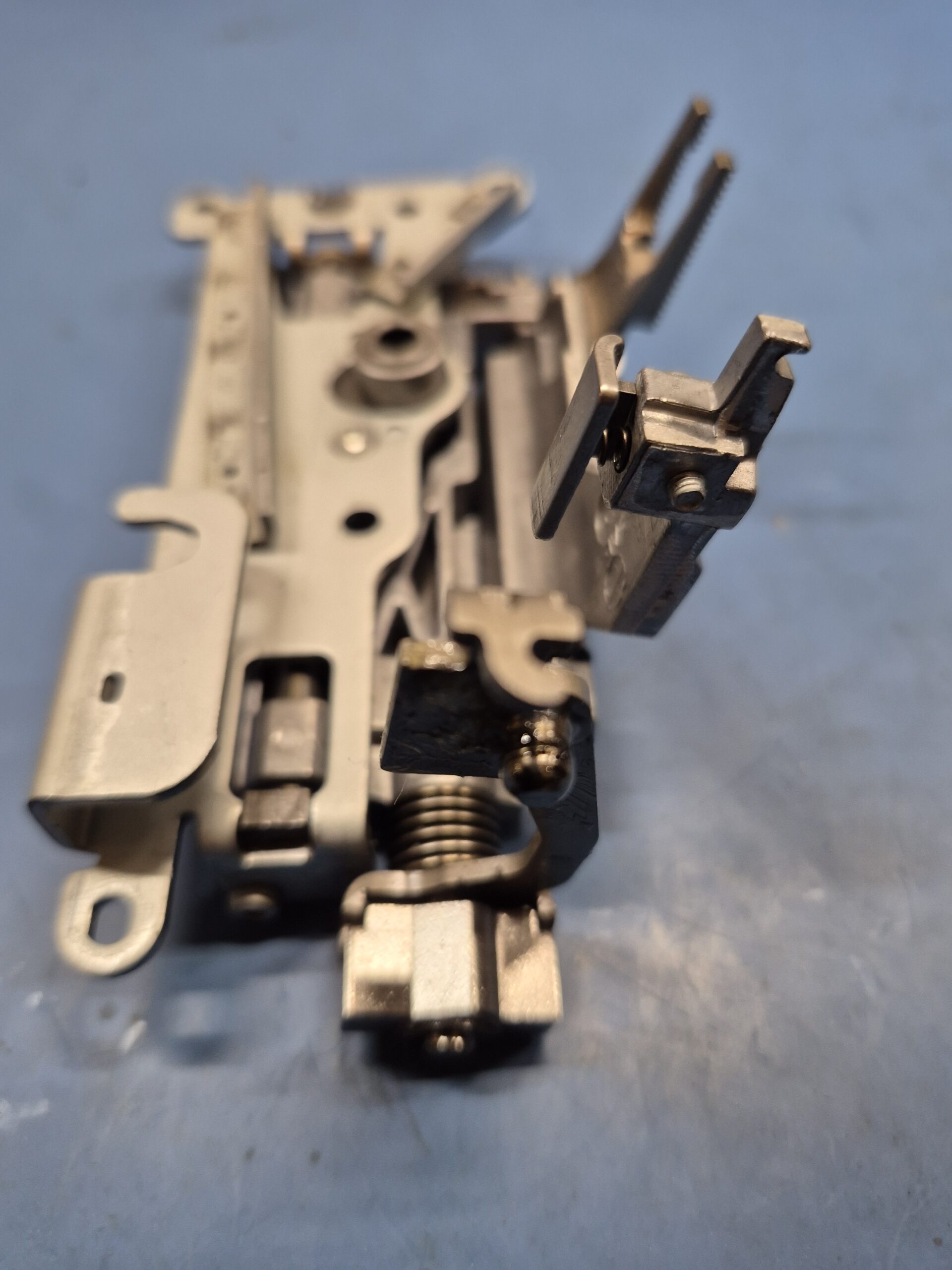 Bernina 430/440QE Feed Dog Assembly