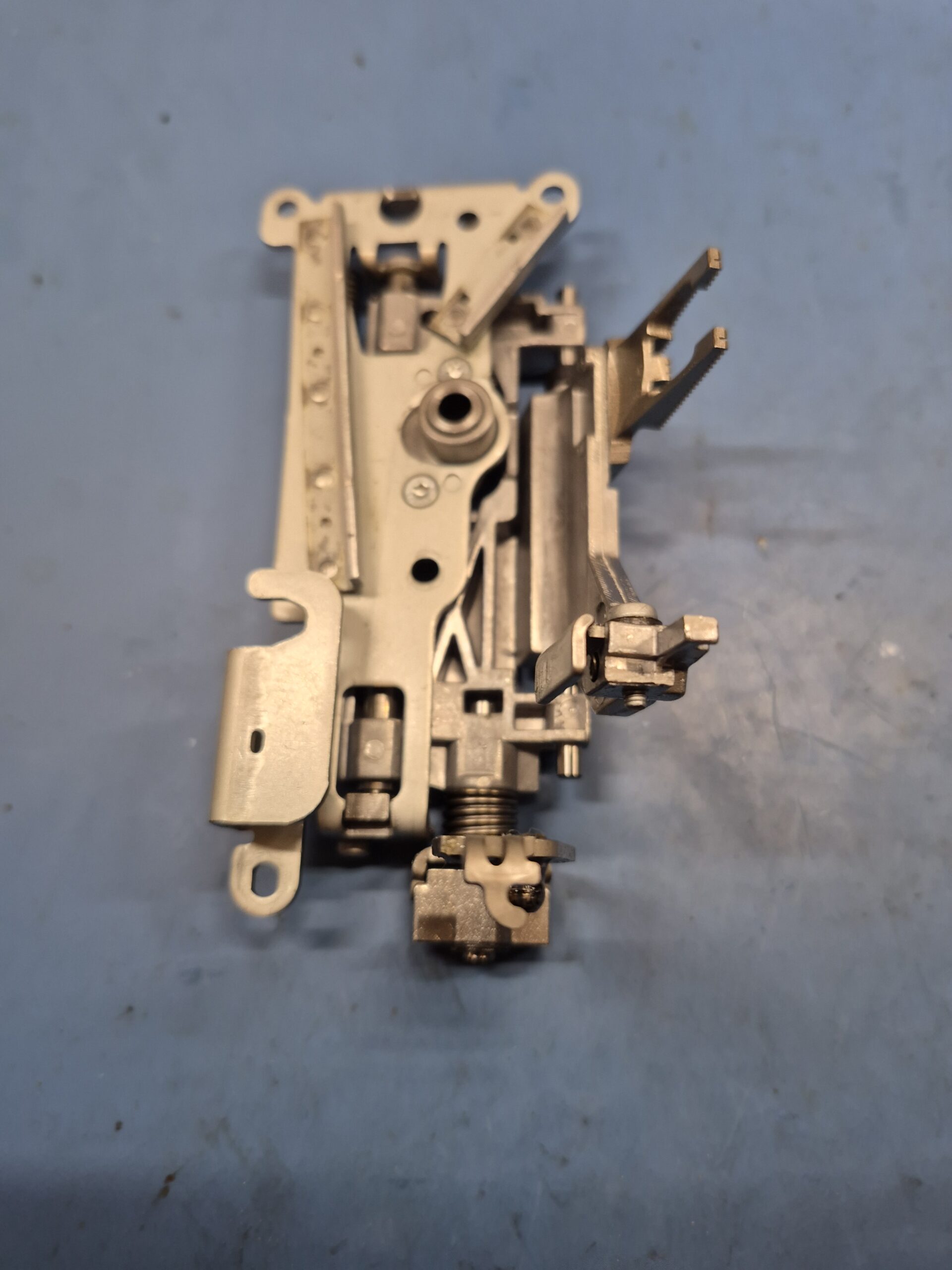 Bernina 430/440QE Feed Dog Assembly